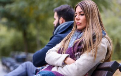 5 Warning Signs Your Relationship is On the Edge